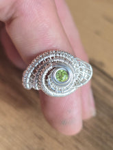 Load image into Gallery viewer, Peridot ring